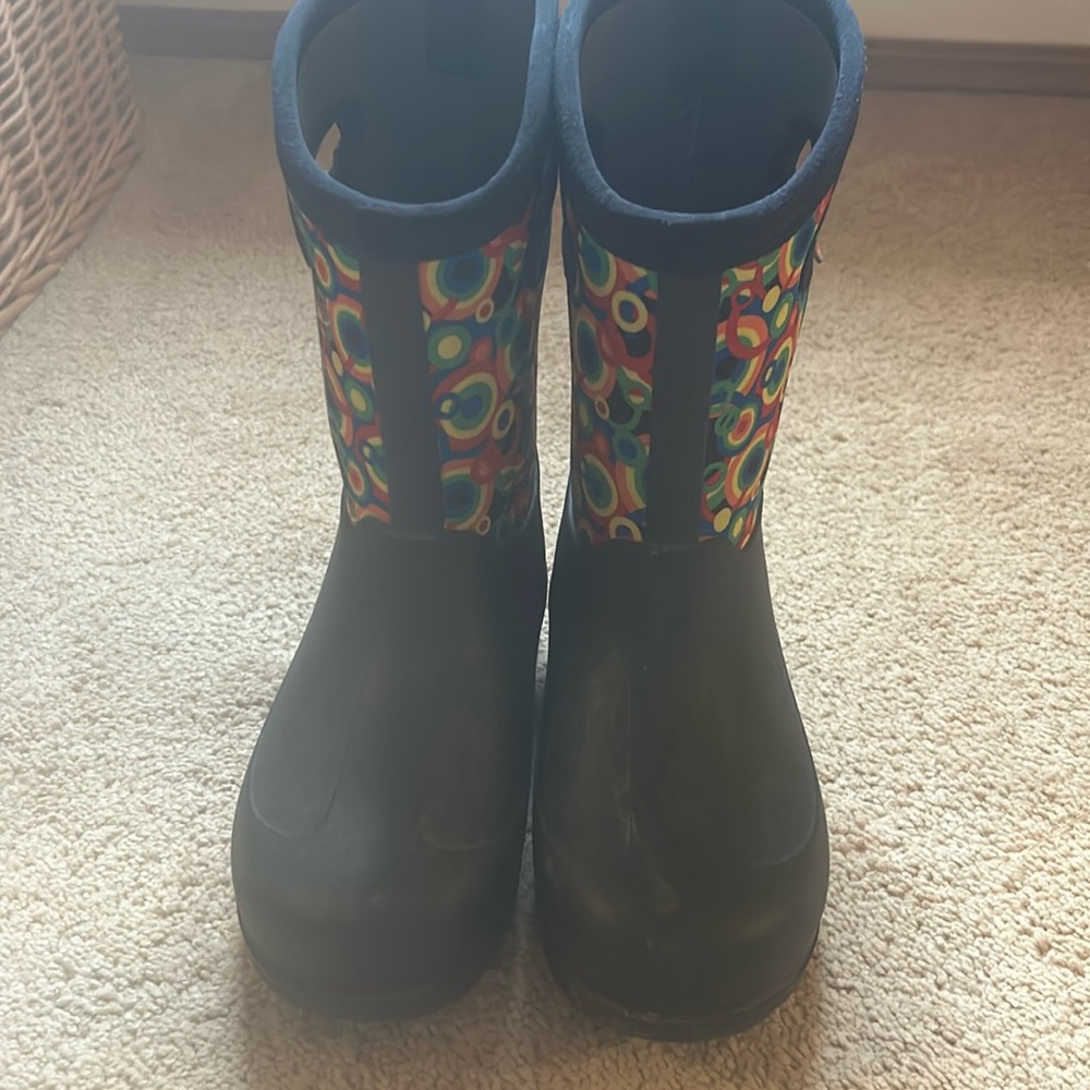 Girls black BOGS!